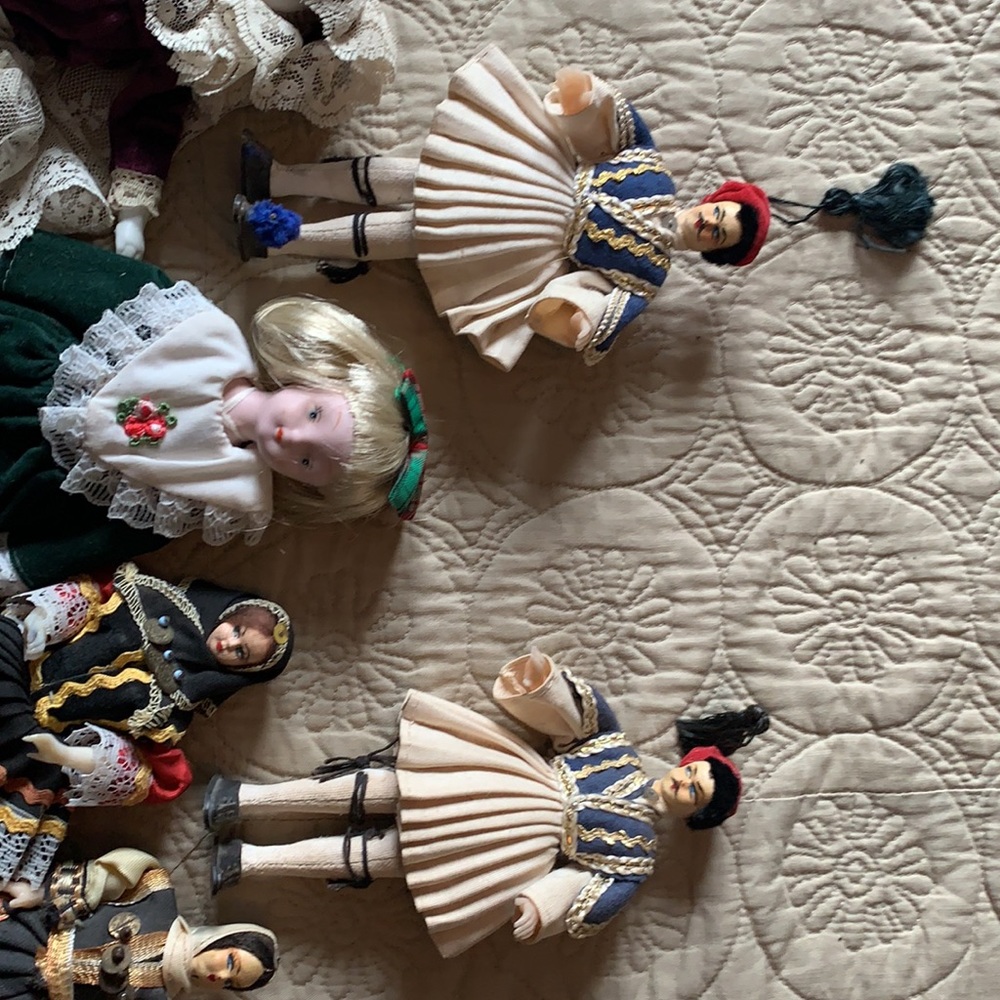 International doll collection - Picture 2 of 8